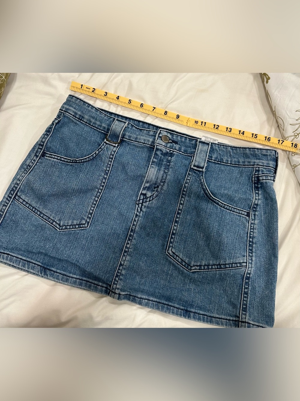 Levi’s Y2K Superlow Stretch Denim Mini Skirt Size 11 JR Vintage Wash